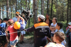 В Кабанском районе спасатели тренировали детей из байкальского лагеря