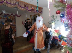 Приключения у новогодней елки в Большереченском доме культуры