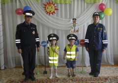 В Кабанском районе воспитанники детского сада попробовали себя в роли сотрудников ГИБДД