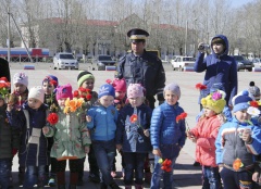 В Кабанском районе автоинспекторы провели для воспитанников детского сада экскурсию к мемориалу Победы