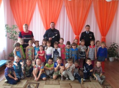 Инспекторы ГИБДД во Всемирный день ребенка провели мероприятие для детей