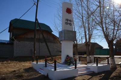 Федеральные дорожники привели в порядок памятник воинам-землякам, погибшим на фронтах Великой Отечественной войны
